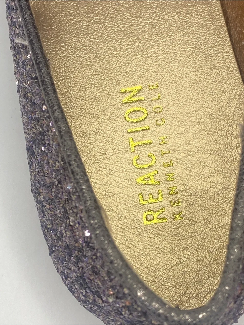 Kenneth Cole Reaction Gen-ie Bottle Size 10 Glitter Pom Pom Feather Flats